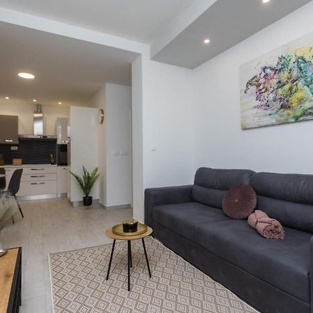 Bloom Apartment Split Extérieur photo