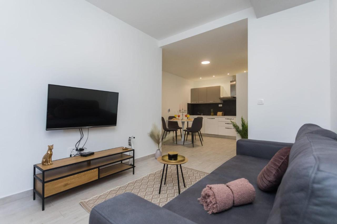 Bloom Apartment Split Extérieur photo