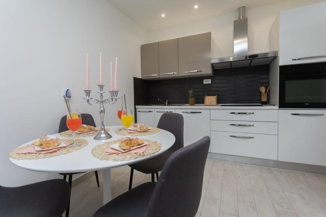 Bloom Apartment Split Extérieur photo