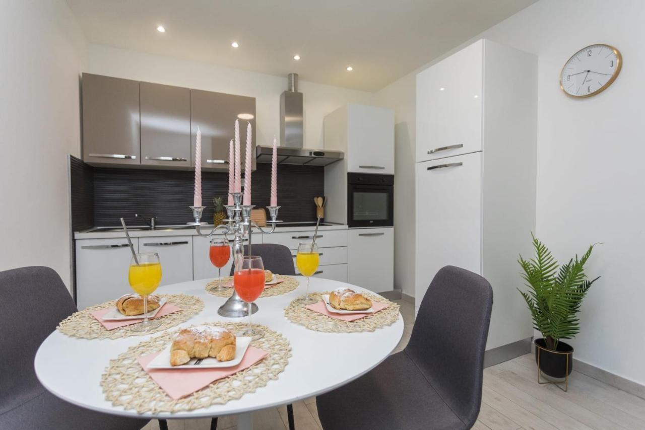 Bloom Apartment Split Extérieur photo