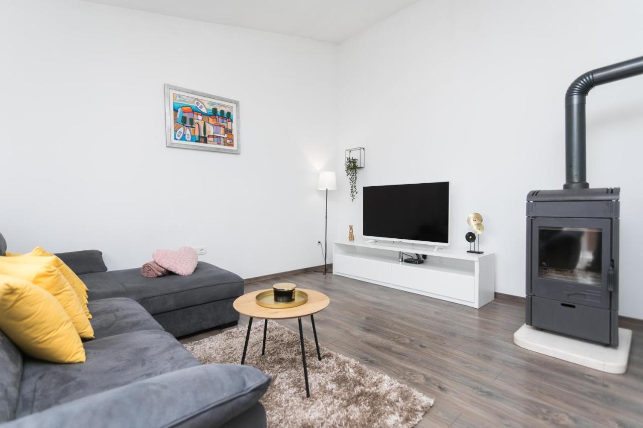 Bloom Apartment Split Extérieur photo